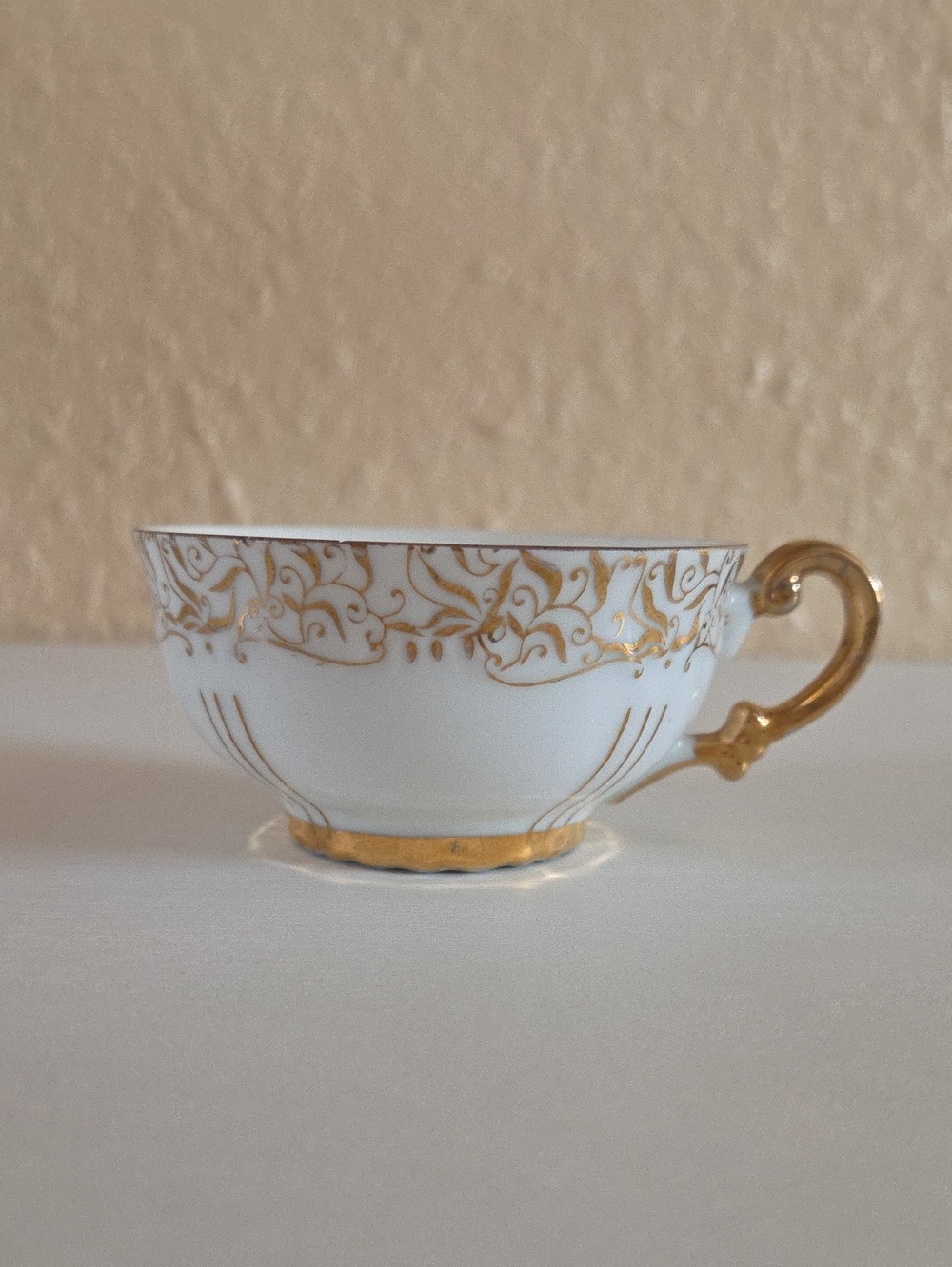 Vintage Fine Seyei China Japan 1030 Gold Teacup Floral Scroll